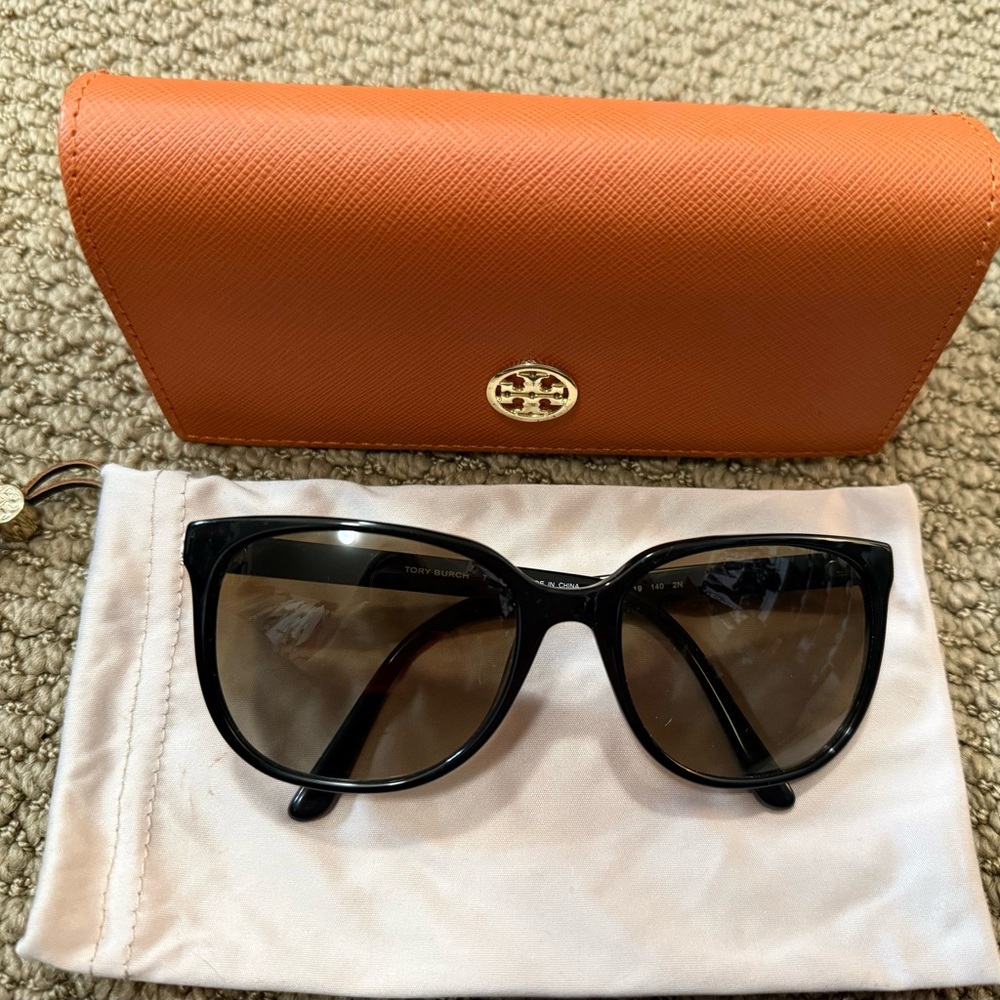 Tory Burch Black Cat Eye Sunglasses with case